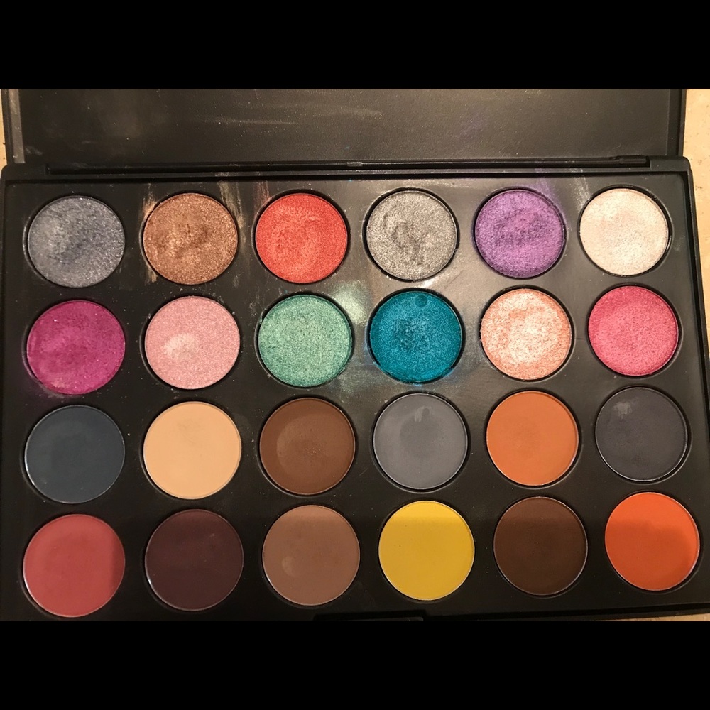 Four Palette Eyeshadow Bundle!!